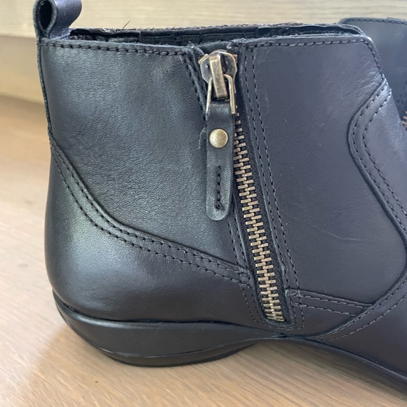 Aetrex Kailey Ankle Bootie in WIDE Width in Black *Brand New In Box* - Picture 5 of 10